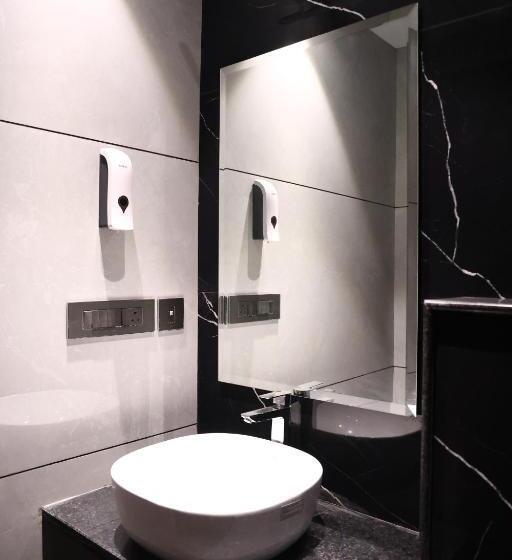 غرفة ديلوكس, All Starr Club