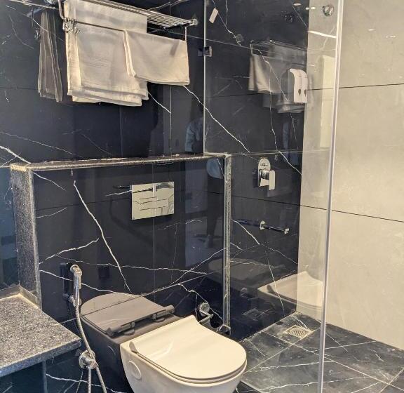 غرفة ديلوكس, All Starr Club