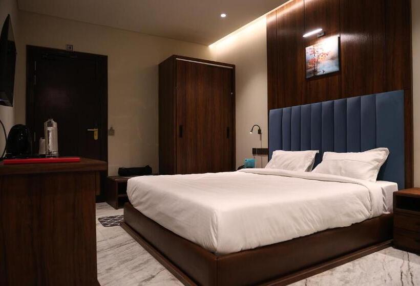 غرفة ديلوكس, All Starr Club