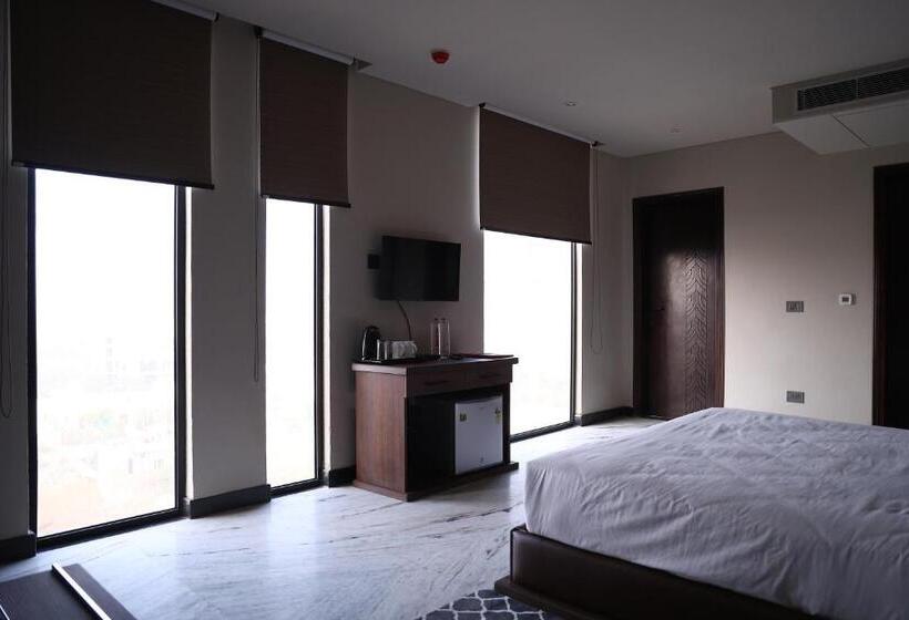 غرفة سوبيريور, All Starr Club