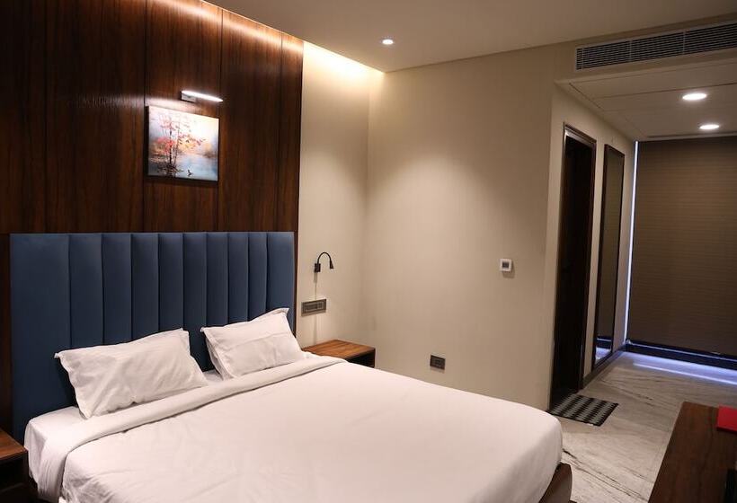 غرفة ديلوكس, All Starr Club