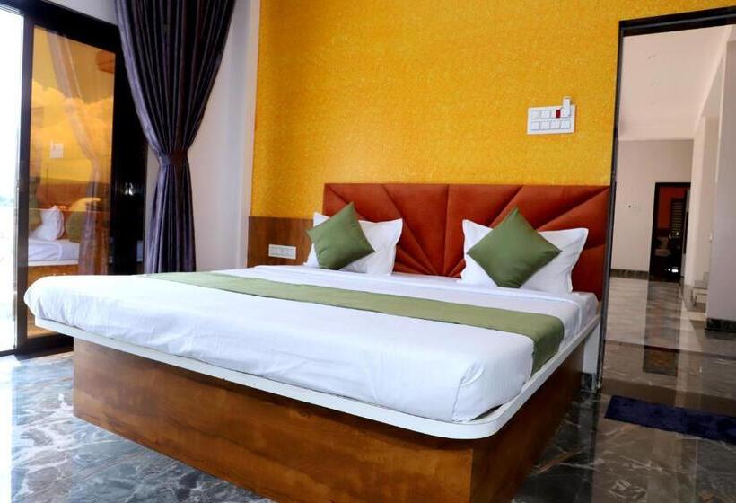 Standard Szoba, Grand