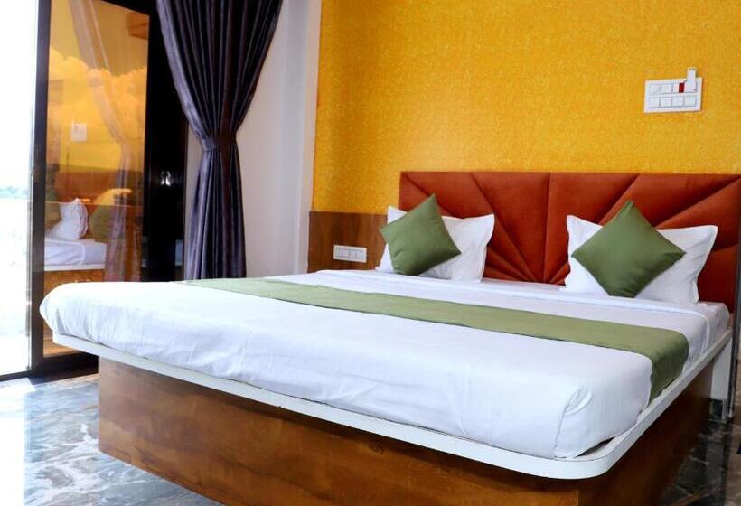 Standard Szoba, Grand