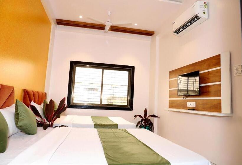 Standard Szoba, Grand