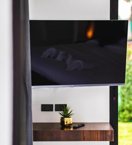 וילה עם חדר שינה אחד ובריכת שחיה, Mango Hill Residence