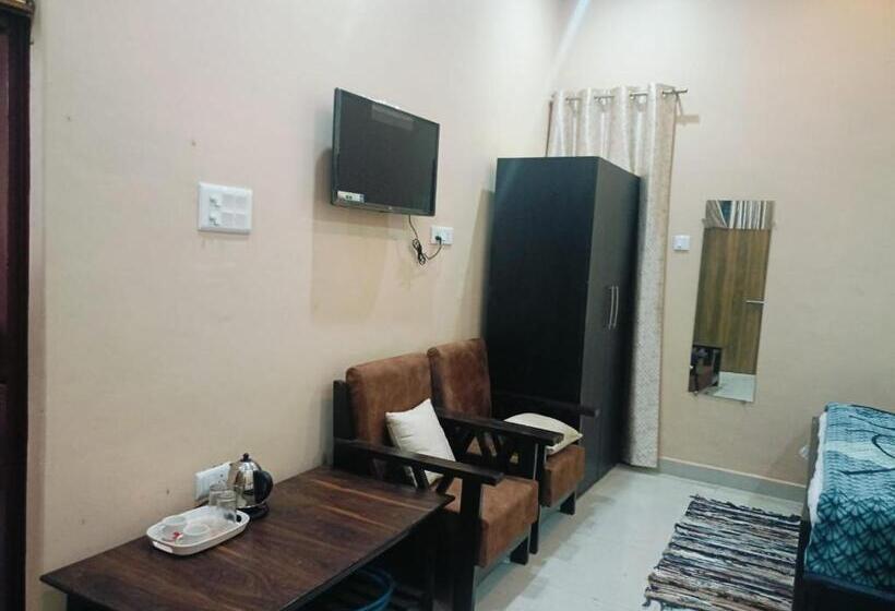 Deluxe Kamer, Shri Paramhansa Sewa Ashram