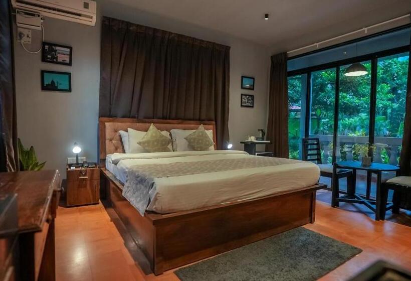 סטודיו סופריור, Sortby Stays, Vagator