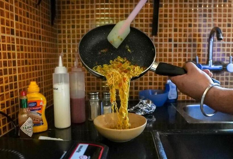 סטודיו סופריור, Sortby Stays, Vagator