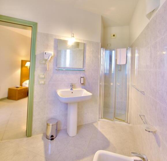 חדר סטנדרט לשלושה עם מרפסת, Touring