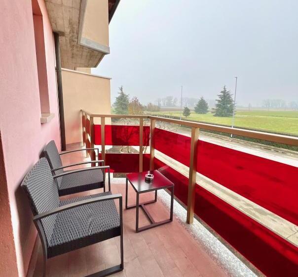 חדר לארבעה סטנדרטי עם מרפסת, Touring