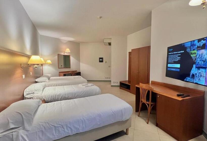 חדר לארבעה סטנדרטי עם מרפסת, Touring