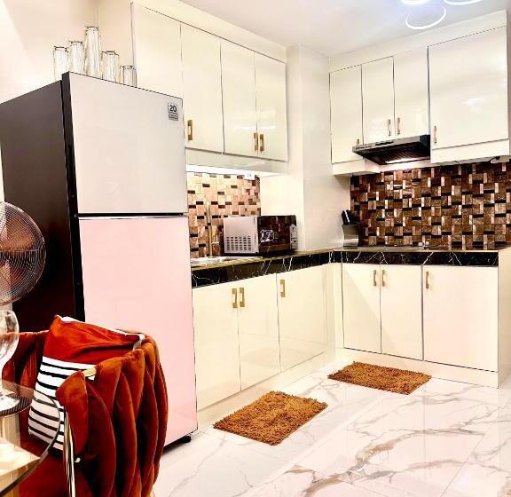 带2个卧室的公寓, Je  Suite