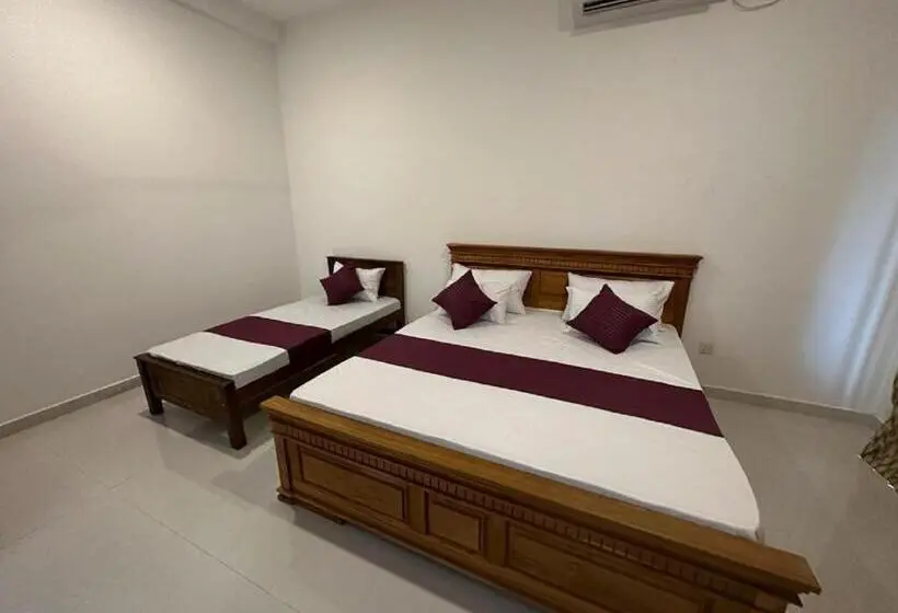 Standard Kolmen Hengen Huone, Kaduwela Layathraa