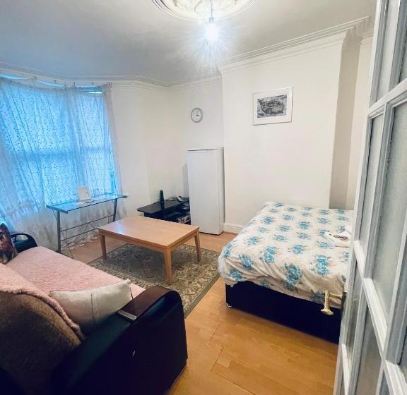 غرفة إقتصادية, Mia Property Two Mile Hill