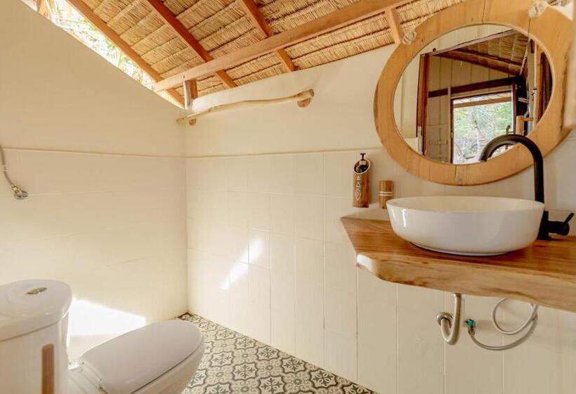 בקתה סטנדרטית, Whynam Beach