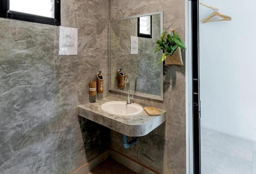 בקתה דלוקס, Whynam Beach