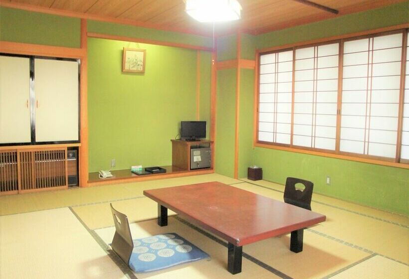 חדר משפחתי חדר אמבטיה משותף, Aihoukan