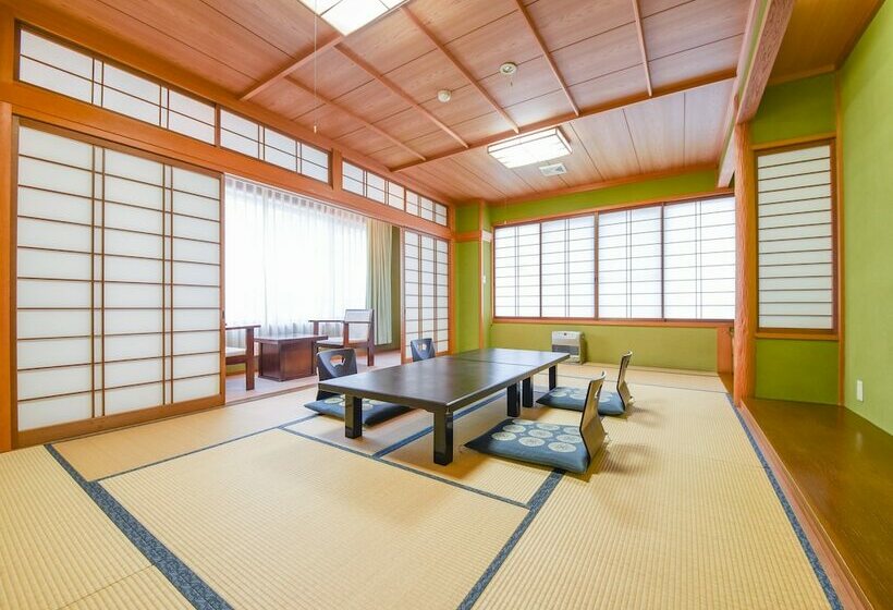 חדר משפחתי חדר אמבטיה משותף, Aihoukan