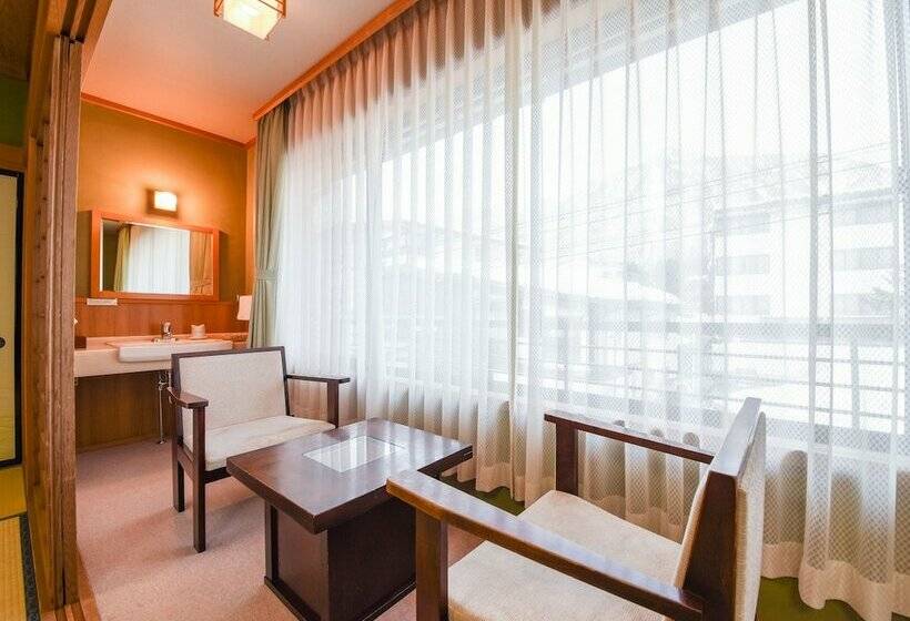 חדר משפחתי חדר אמבטיה משותף, Aihoukan