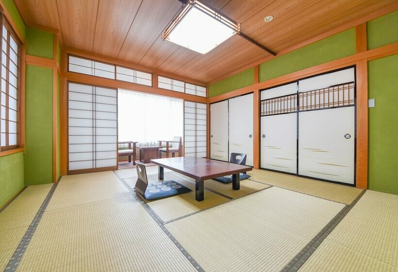 חדר משפחתי חדר אמבטיה משותף, Aihoukan