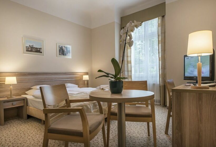 Номер Стандарт, Cesarskie Ogrody