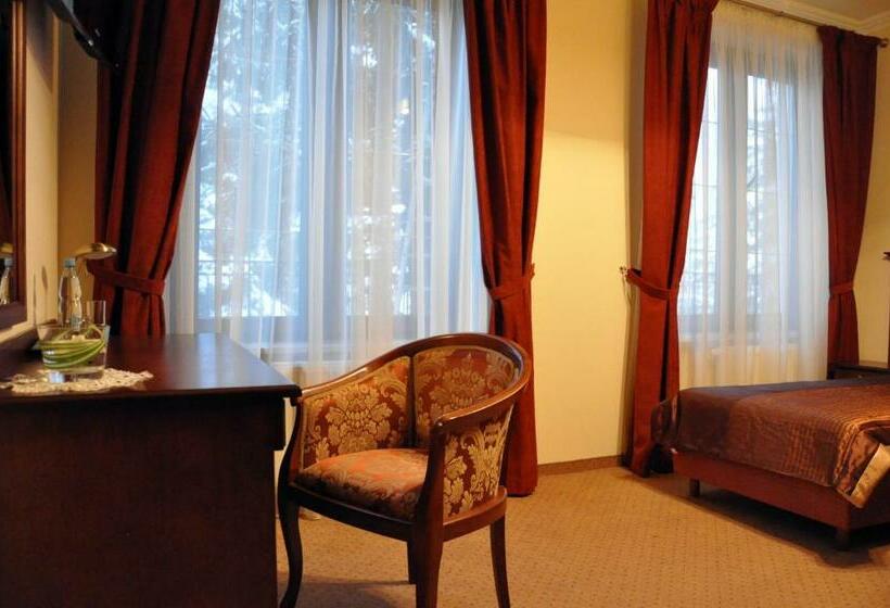 اتاق استاندارد یک نفره, Dworek Vesaria