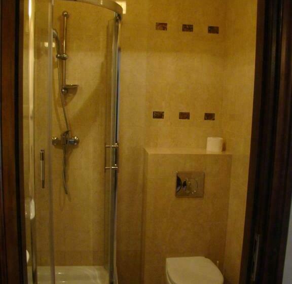Quarto Triplo Estandar, Dworek Vesaria