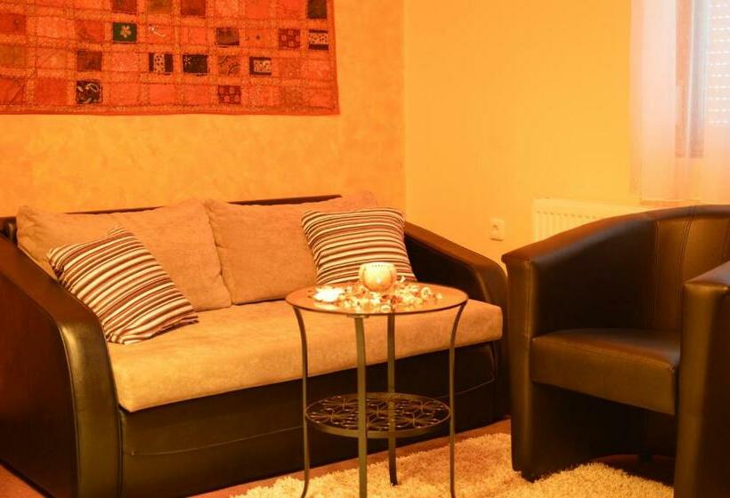 스탠다드 트리플 룸, Flamingo Vendégház