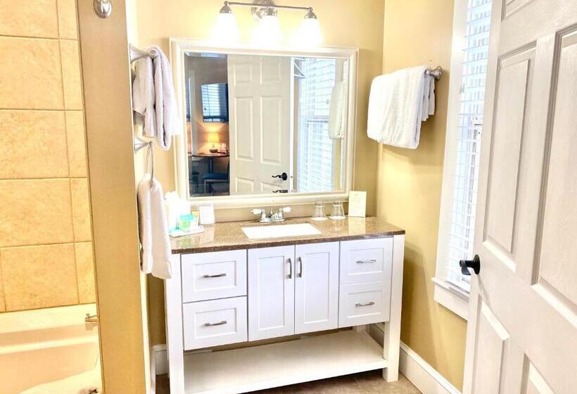 高级客房, Harbor House Inn