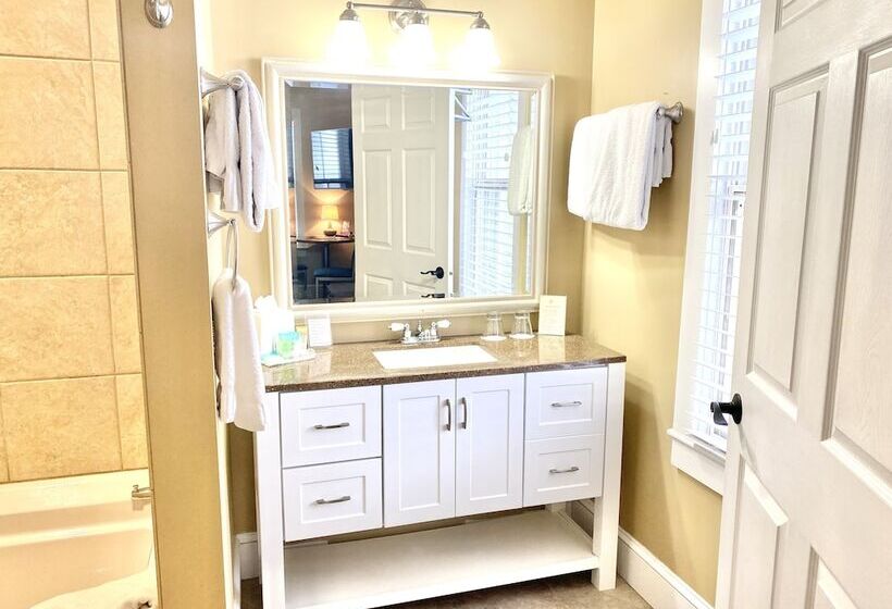 高级客房, Harbor House Inn