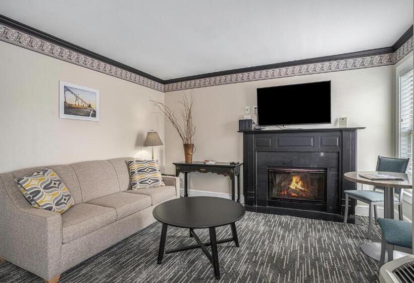 标准间带阳台, Harbor House Inn