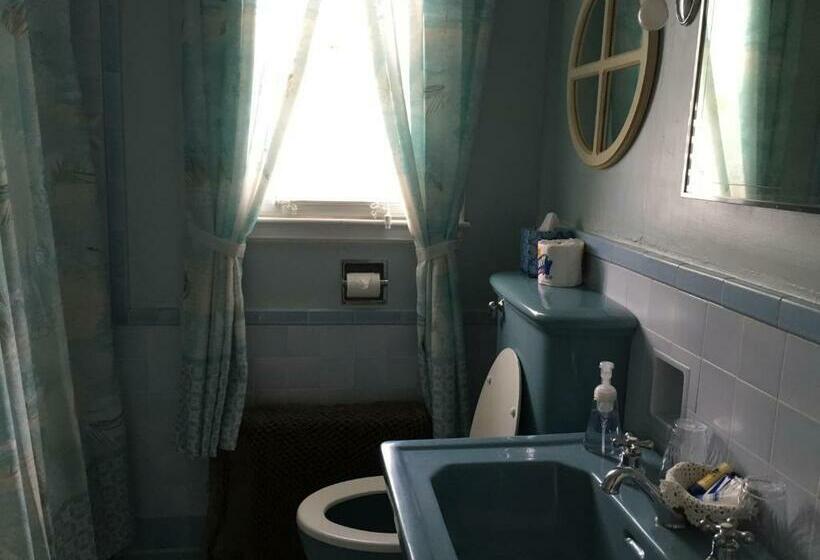 스위트 킹사이즈 침대, Harborview Inn