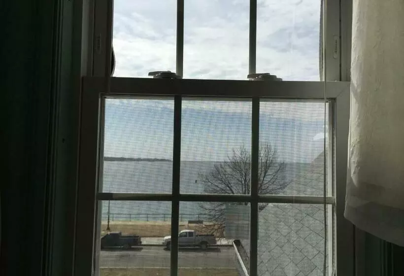 エコノミールーム, Harborview Inn