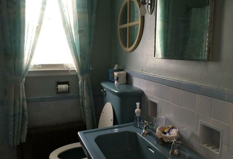 스탠다드 룸 킹사이즈 침대, Harborview Inn