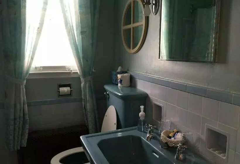 キングサイズベッドのスタンダードルーム, Harborview Inn