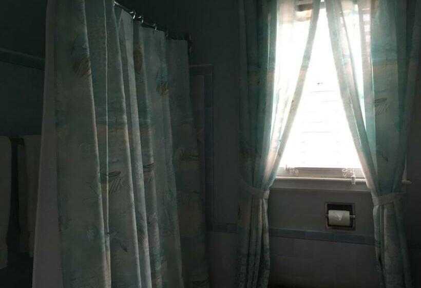 جناح سرير كينج, Harborview Inn