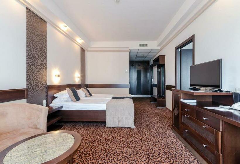 غرفة بريميوم عائلية, Hunguest Hotel Apollo