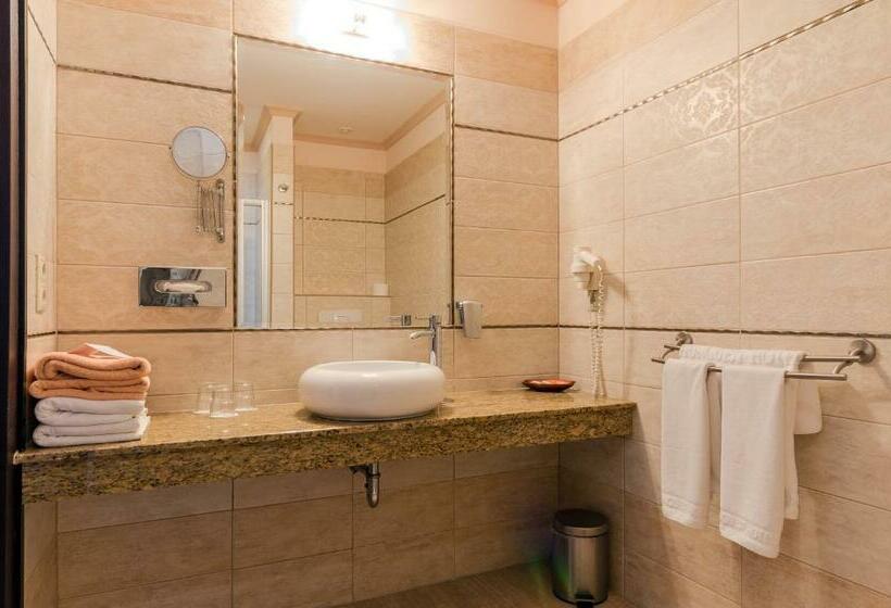 غرفة بريميوم عائلية, Hunguest Hotel Apollo