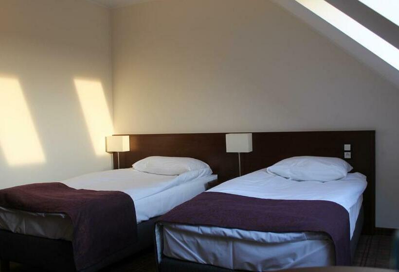 Quarto Estandar Individual, Marusza