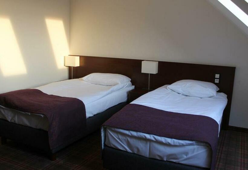 Quarto Estandar, Marusza