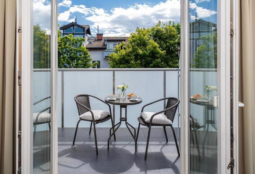 Classic room with balcony, Molo Residence