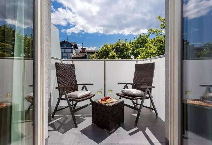 Classic room with balcony, Molo Residence