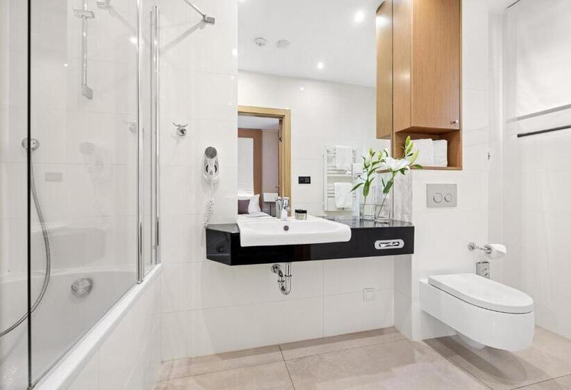 Classic room with balcony, Molo Residence