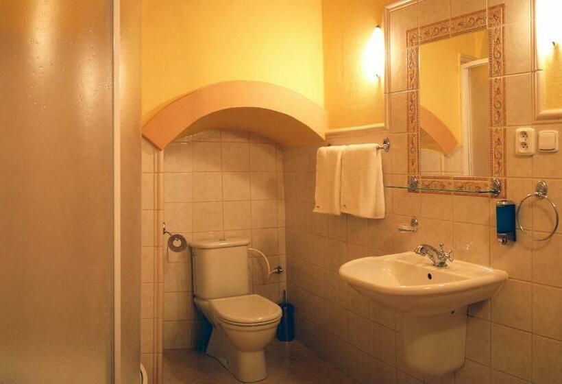 اتاق لوکس, Pension   Restaurant Sabato