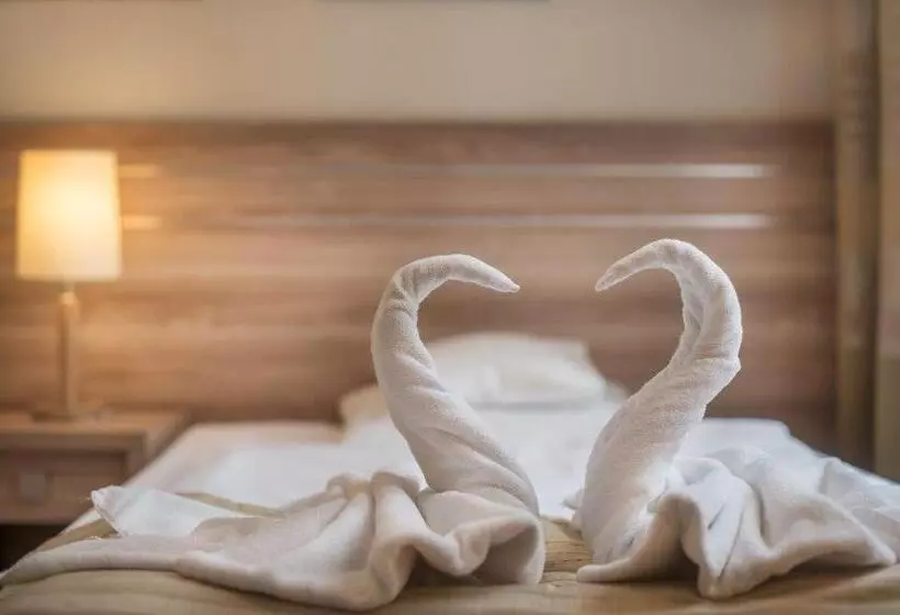 デラックストリプルルーム, Cesarskie Ogrody