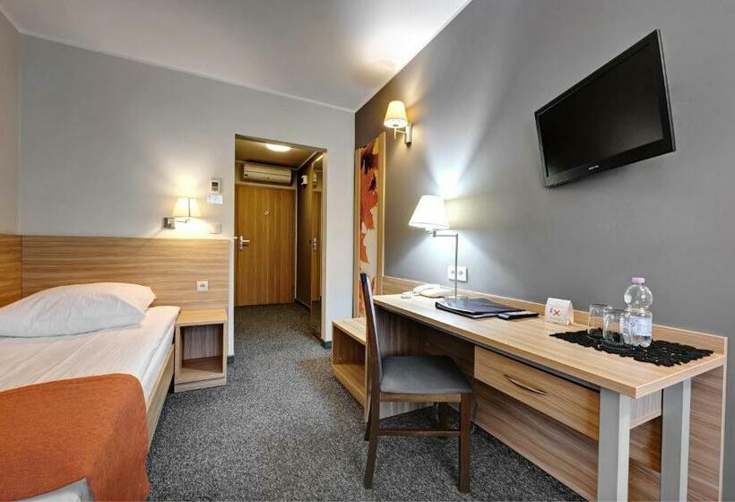 غرفة قياسية فردية, Leśny