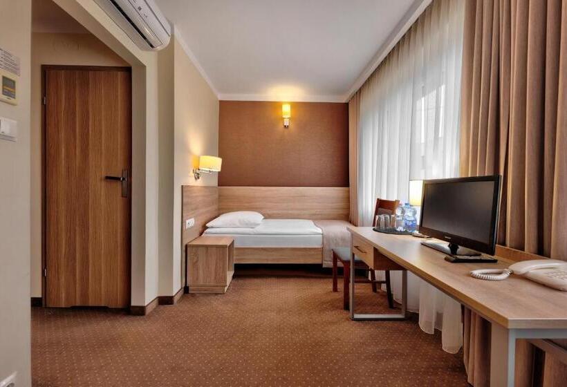 غرفة أساسية ثلاثية, Leśny