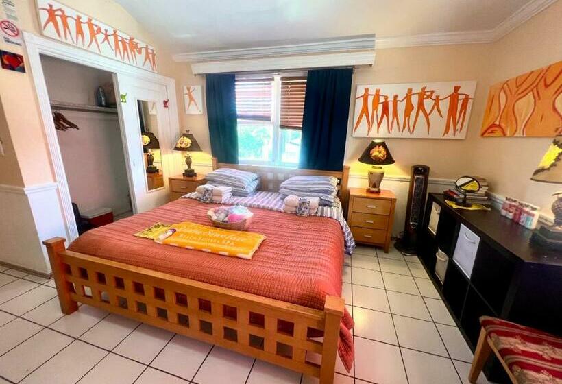 带大床的标准工作室, Villa Sinclair Beach Suites And Spa