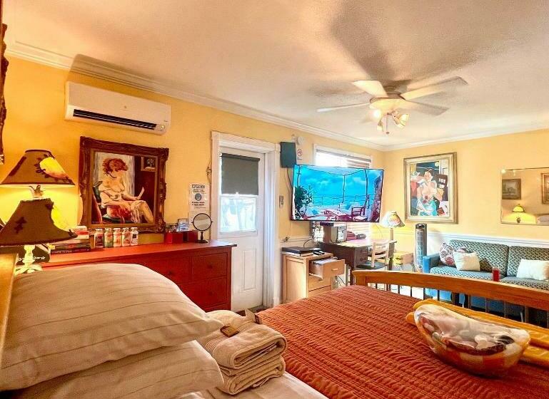 带大床的标准工作室, Villa Sinclair Beach Suites And Spa