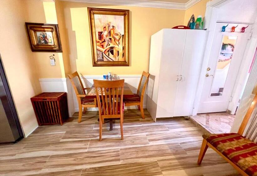 带大床的标准工作室, Villa Sinclair Beach Suites And Spa